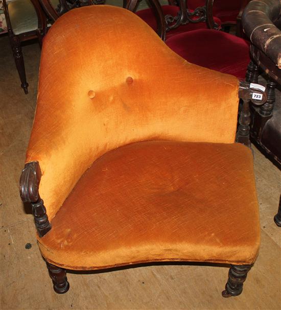 Button back upholstered corner chair